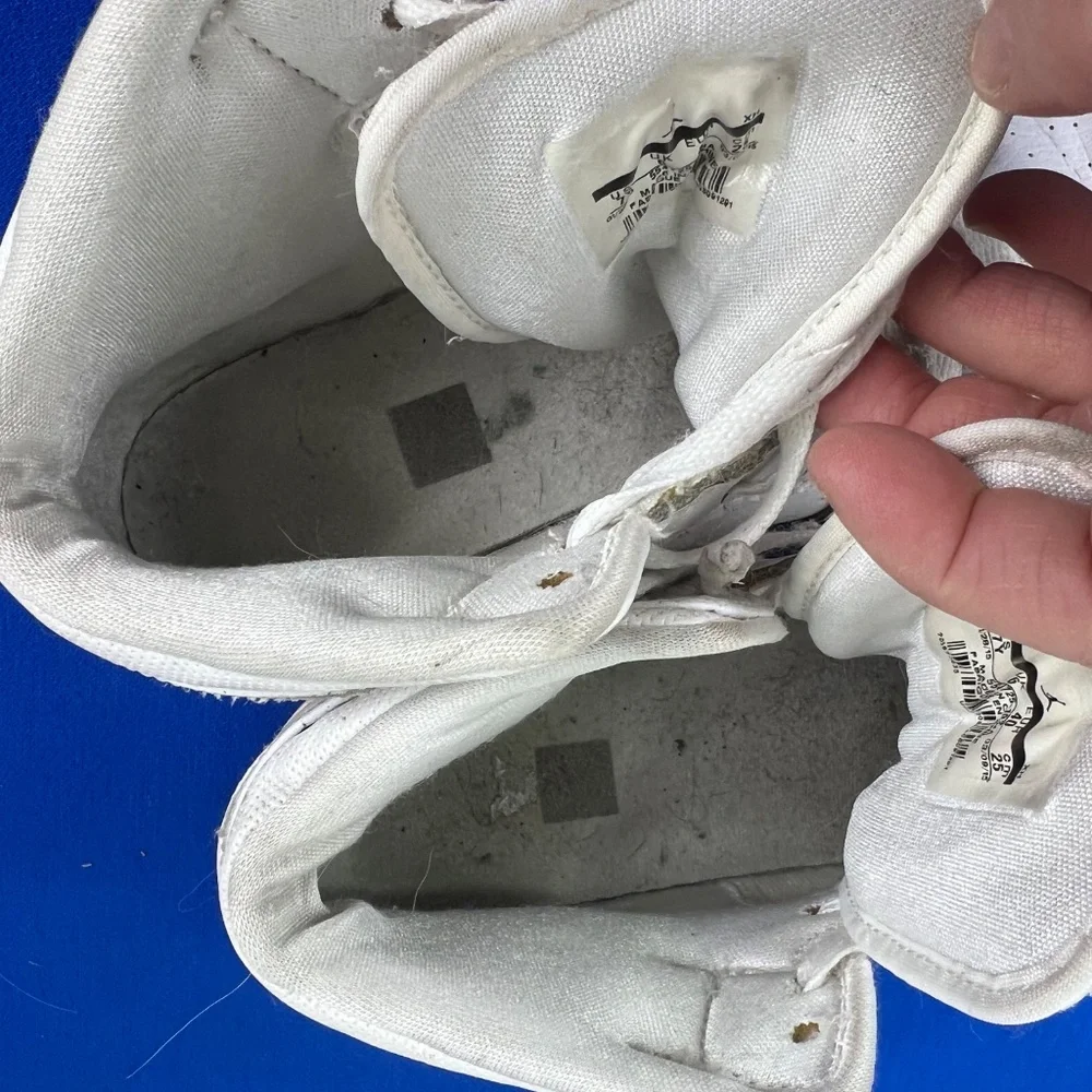 |•NIKE•| Pre-loved White High Tops Size 7Y